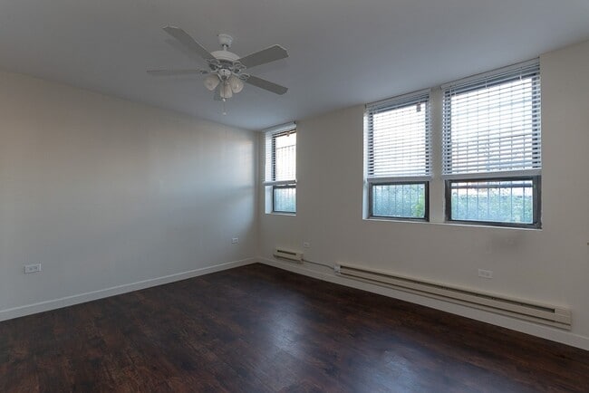 Photo - 3345 N Marshfield Unidad 301
