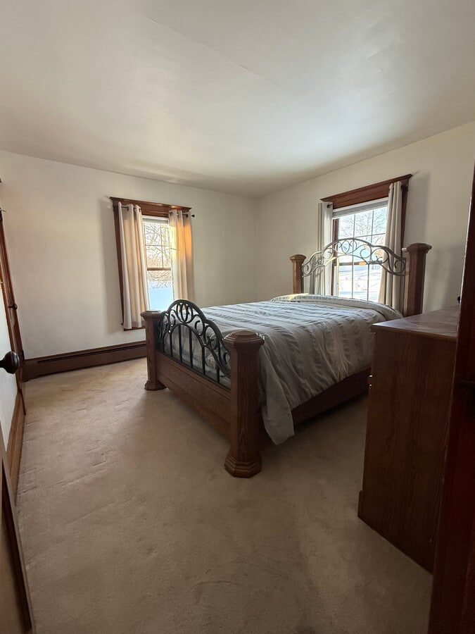 Dormitorio con tocador y armario - 115 N 17th St