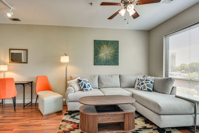 Photo - 411 W Washington St Unit SI ID1596276P