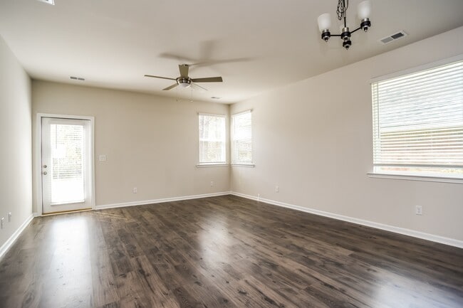 Photo - 1196 Warrens Way