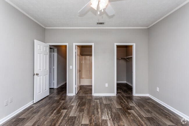 2BR, 2BA - 1400 SF
