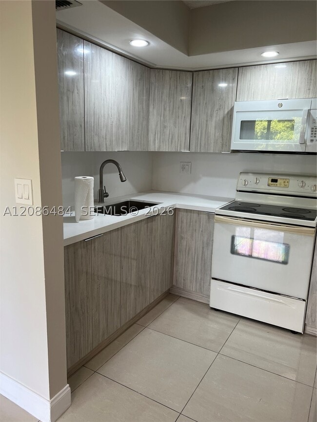 Building Photo - 8830 SW 123rd Ct Unit I404