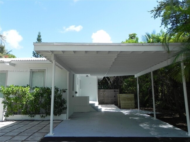 Photo - 861 NE 70th St