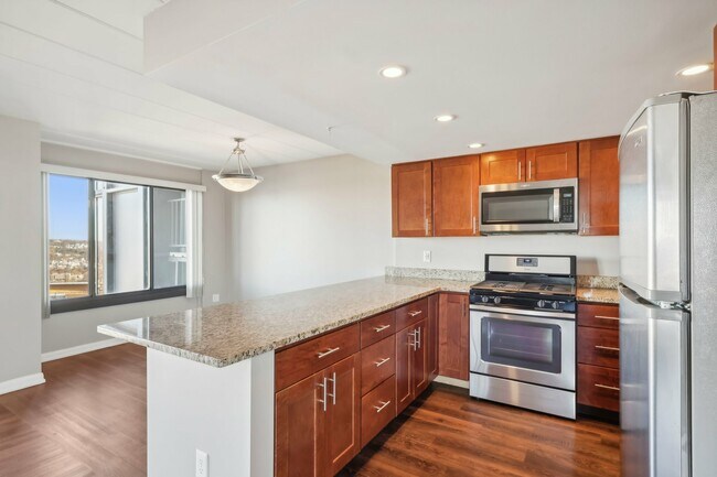 Pittsburgh Luxury Kitchen - Grandview Pointe Apartments
