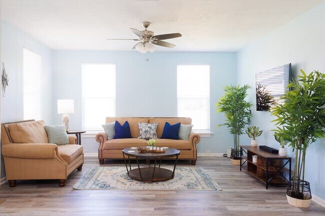 Photo - 5801 Avenue S 1/2