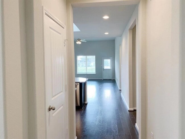 Photo - 29026 Endeavor River Rd