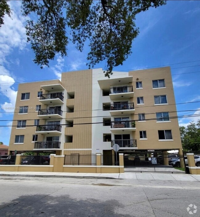 Building Photo - 2647 NW 25th Ave Unit 411 Rental