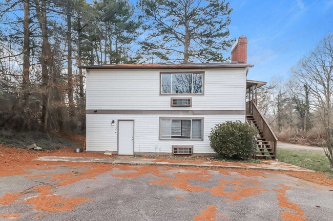 Photo - Studio Apartment In Hickory!