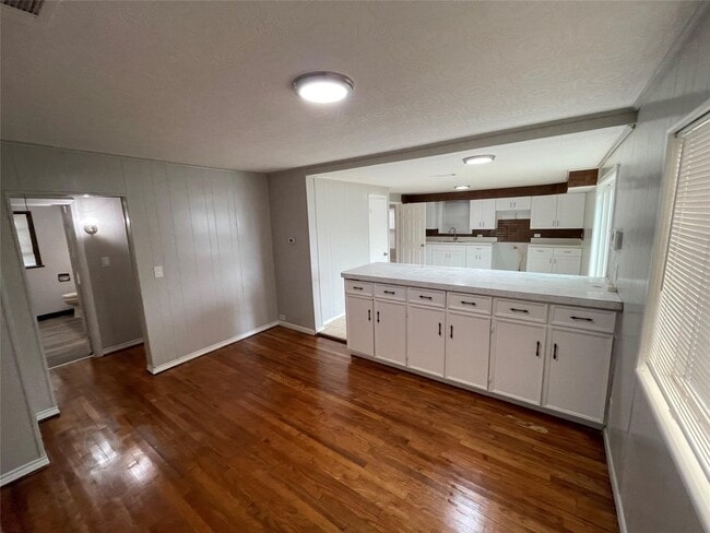 Photo - 918 W 5th St