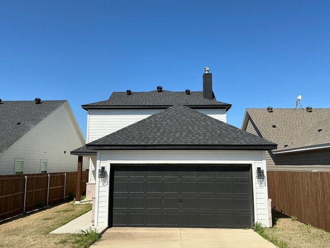 Photo - 4/2/2 GODLEY ISD - Two Story Home - Fireplace
