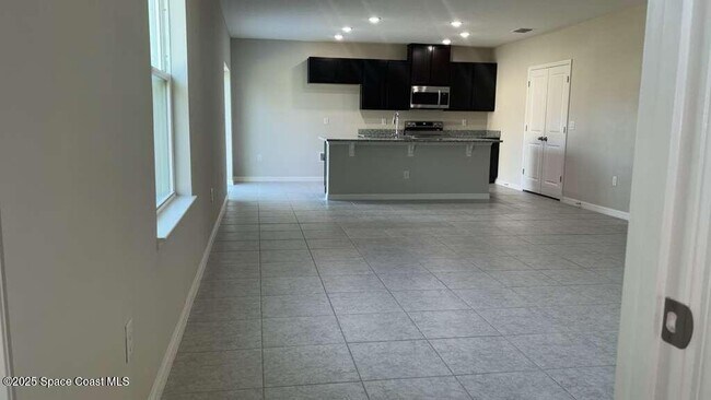 Photo - 474 San Filippo Dr SE