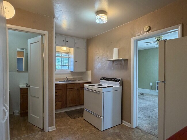 1 Bedroom Apartment for Lease!!