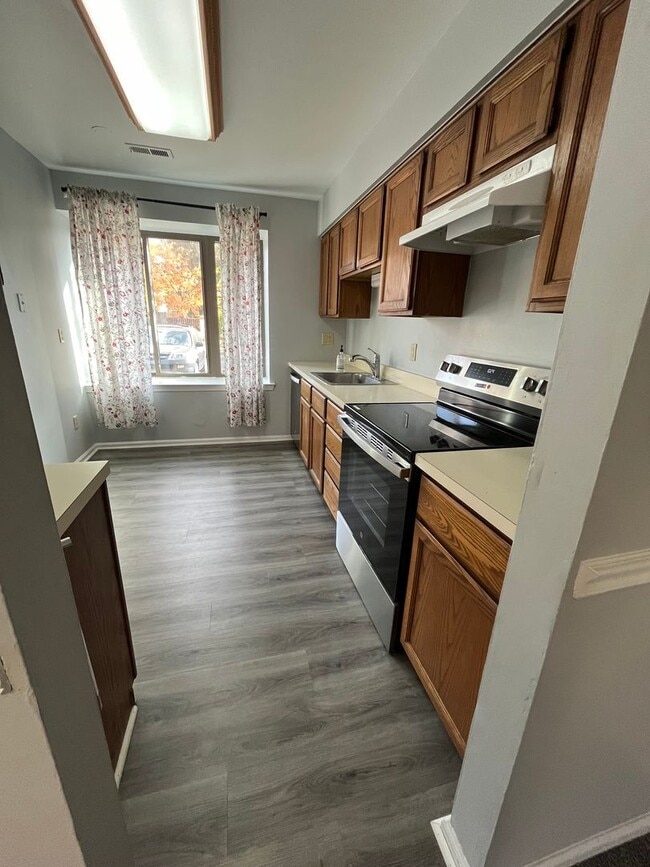 Photo - 3 Bd / 1.5 Bth Newtown Townhouse