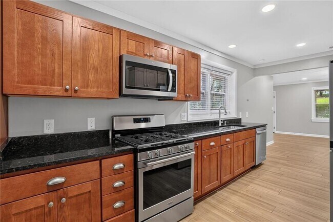 Photo - 1220 Roxboro Dr NE