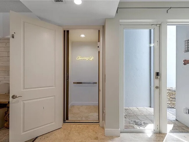 Photo - 302 NE 8th Ave