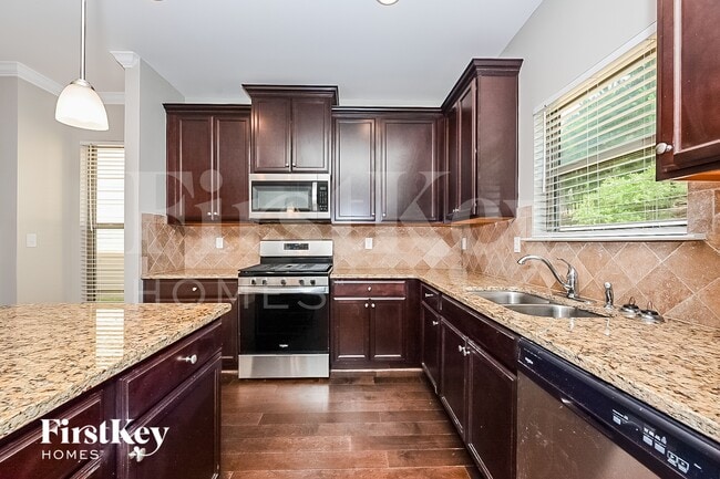 225 Emporia Loop