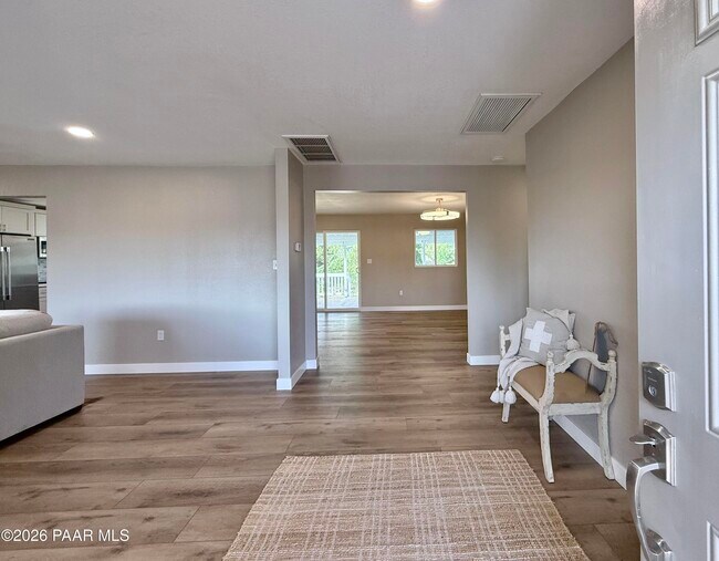 7216 E Grandview Dr