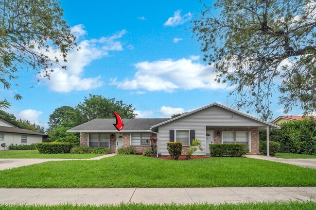 1350 Riverside Cir