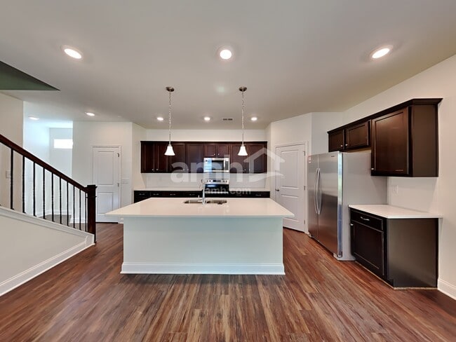 Photo - 2072 Windsor Park Ave