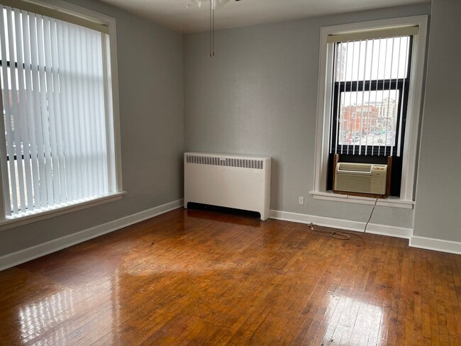 Photo - Large one room efficiency with large kitchen Unidad Apart #34