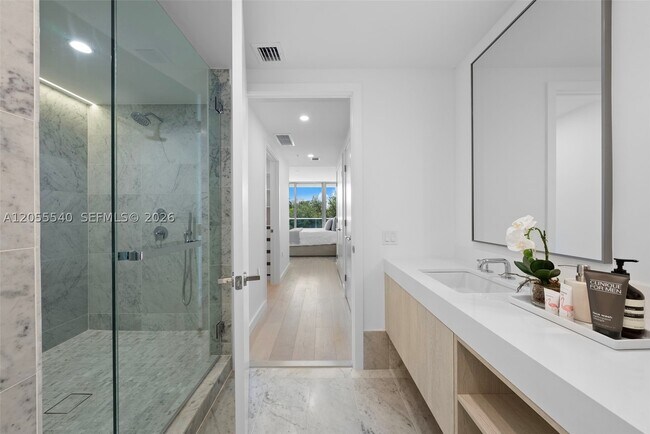 9201 E Bay Harbor Dr Unit 302