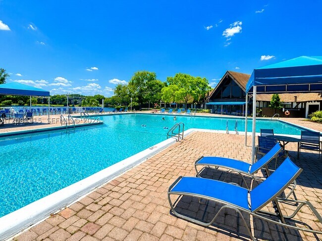 Photo - 3720 Inverrary Dr Unit 1N