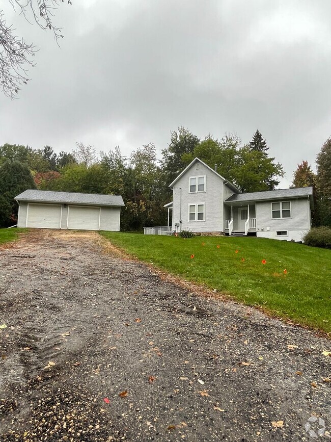 Building Photo - 3 Bed 1.5 Bath House in Wisconsin Dells, WI