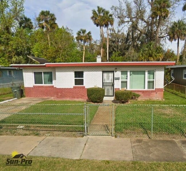 Building Photo - 619 Hudson St