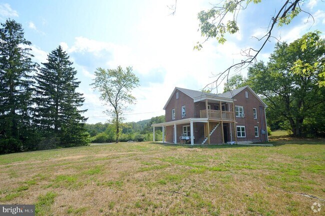 Building Photo - 2320 Valley Rd Rental