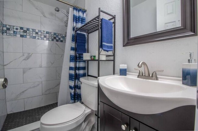 Photo - 3120 Peel Ave