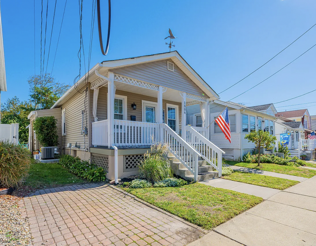 Photo - 1806 Fernwood Rd House