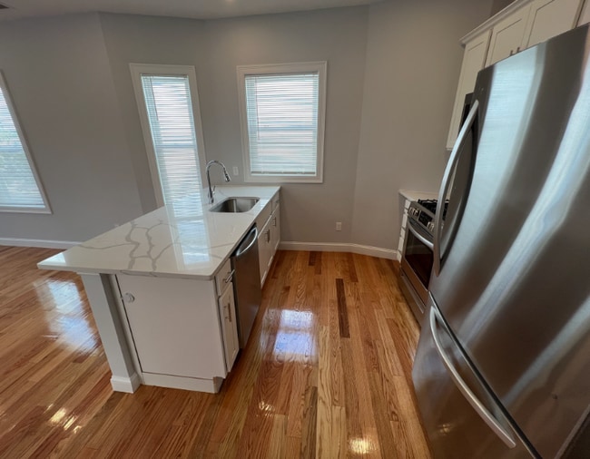 Photo - 126 Cross St Unit 5