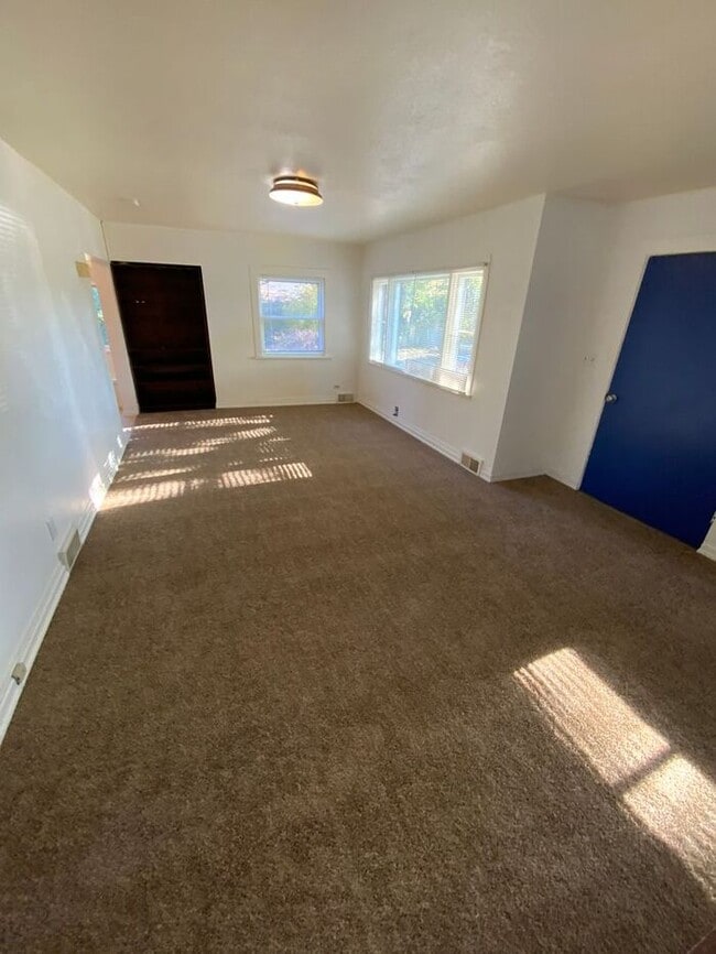 Photo - Available NOW!!! University Place HOME! 3bdr 2 bath