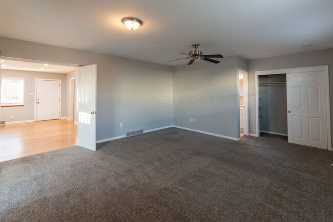 Building Photo - Move in now — $0 rent due until February 1st! - 3BR/2BA Single-Family Home Across from Sloan’s La...