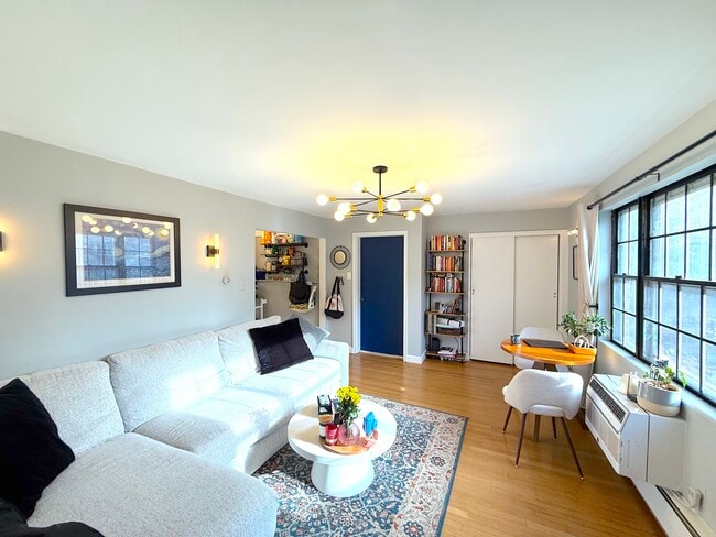 Photo - 1011 Montgomery Ave Unit R