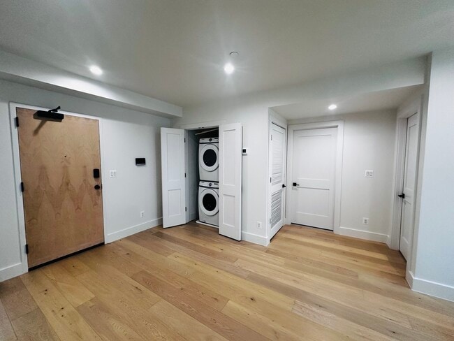 Photo - 1658 K St NE Unidad 1658 k street NE