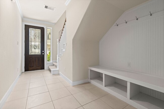 Photo - 2021 Cambridge Heights Pl