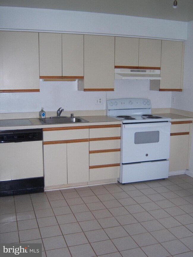 Photo - 16 Merrion Ct