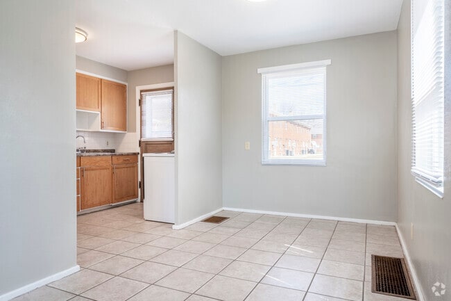2BR, 1BA - 1,000SF - Dining Area - Eagle Point Townhomes