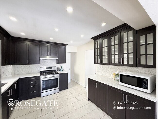 Photo - Corner 3-Bedroom Semi-Detached Home with Private Garage & 2 Parking – Brampton Unité 1