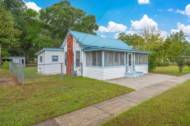 Photo - 346 Crescent Dr