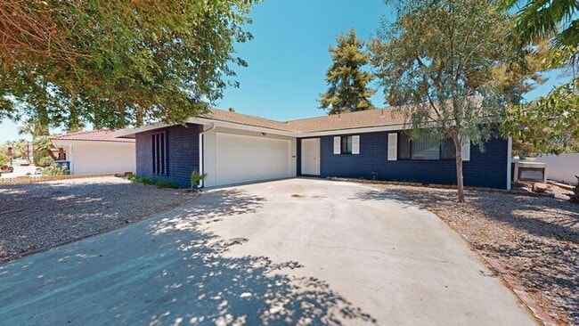 Photo - 3 bedroom 2 bath home situated on the Golf Course!