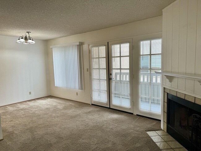 Photo - 5655 Riley St