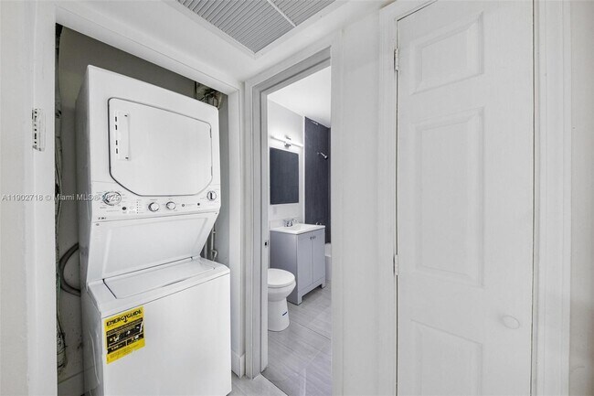 Photo - 1050 NE 129th St Unidad 2