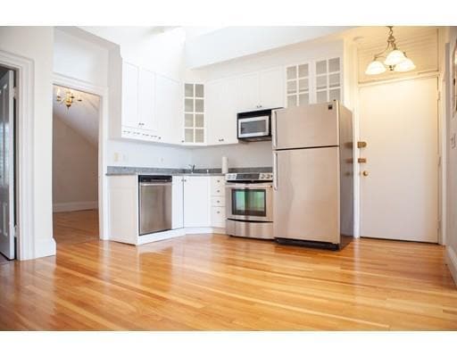 Building Photo - 1 Fairfield St Unit 8