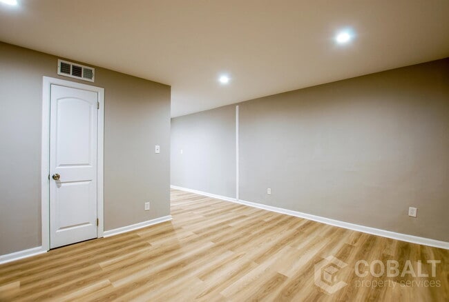 Photo - 886 St Charles Ave NE Unit 8