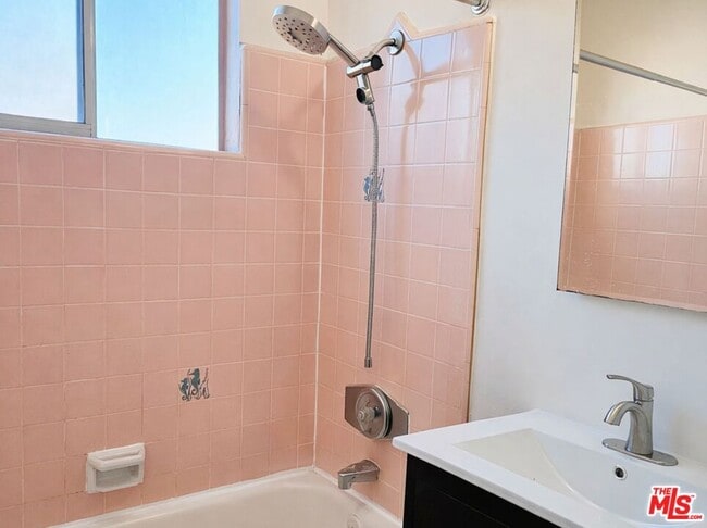 Photo - 1022 S Catalina St Unit #4