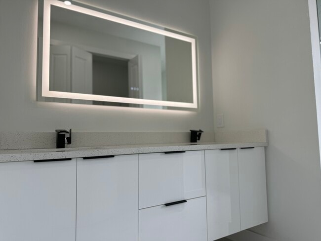 Photo - 3210 8th St SW