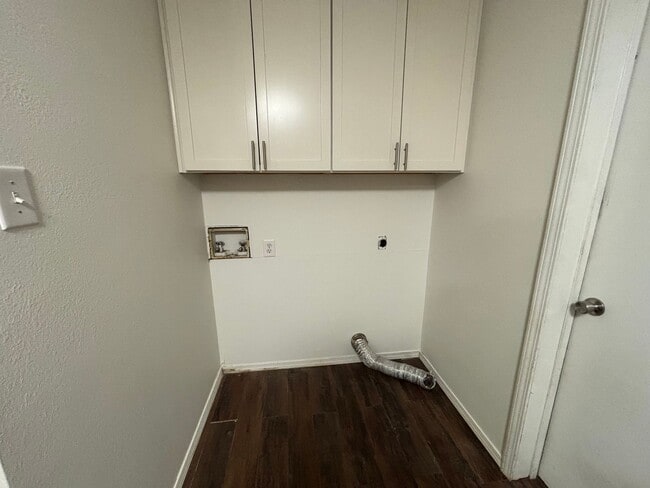 Photo - Welcome to this charming 3-bedroom, 2-bathroom home located in the heart of Russellville, AR.