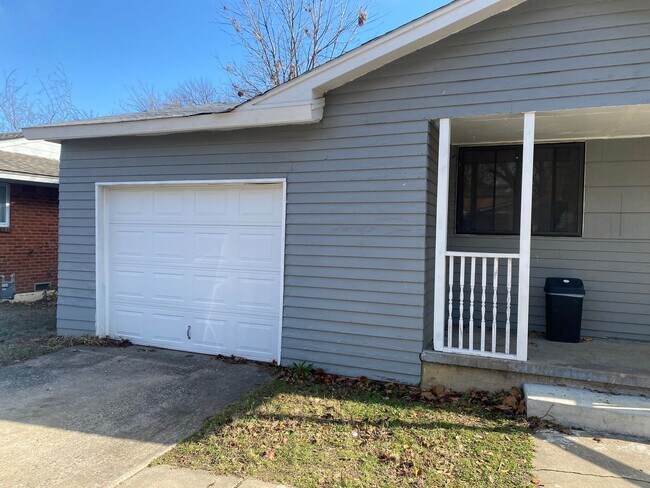 Photo - 600 SE Greystone Ave